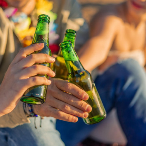 Alcoolul și sănătatea: noi dovezi contrazic vechile mituri