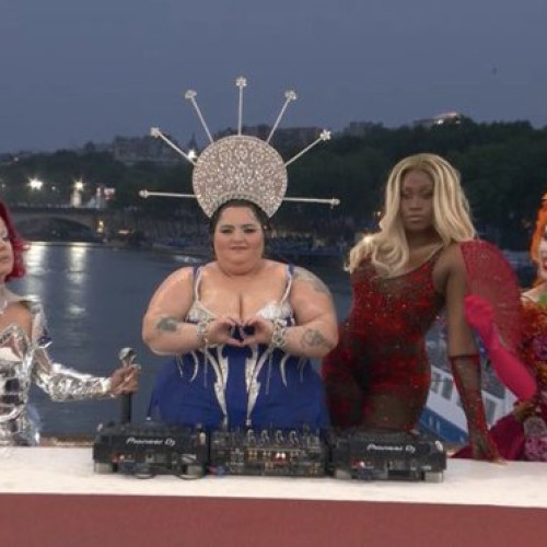 Prima ceremonie de deschidere a Jocurilor Olimpice desfășurată pe Sena, în mijlocul controverselor