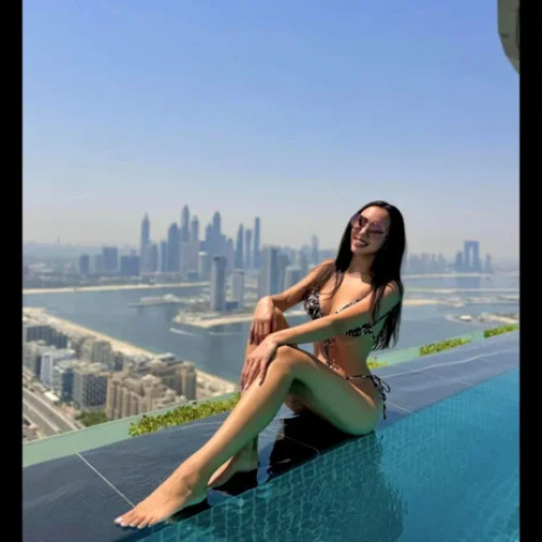 Jessie Banes își petrece vacanța în Dubai alături de iubitul ei
