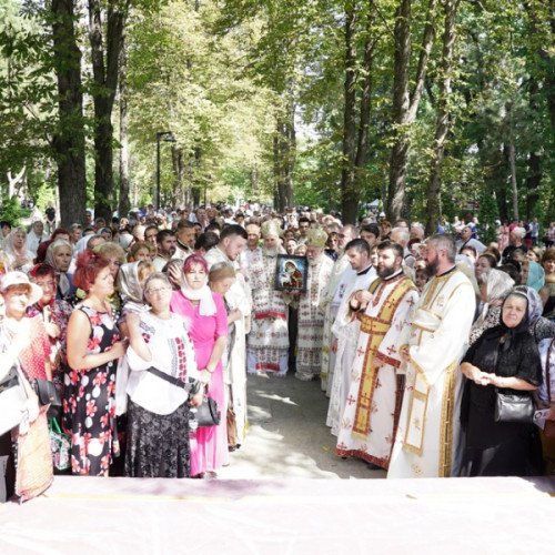 Monahiile de la Lacu Sărat ajută bolnavii și oferă speranță comunității