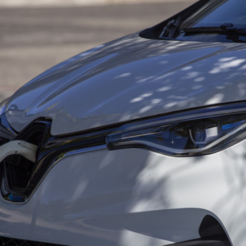 Soluție inedită pentru mai multe vânzări: Renault oferă rambursare în caz de divorț