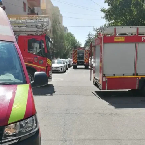 Incident grav în Pitesti: un apartament a fost distrus de un incendiu provocat de o lumânare
