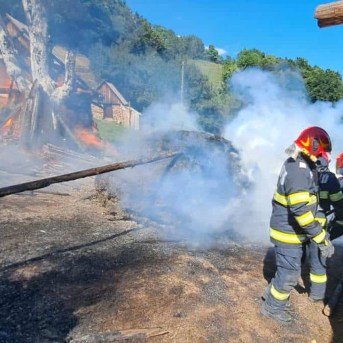 Incendiu la un adăpost de animale în Apuseni