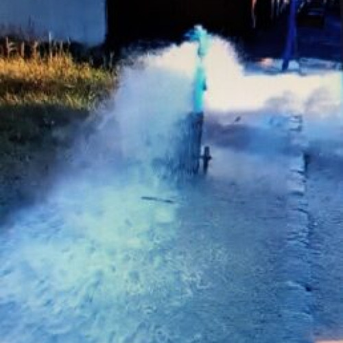 Hidrant rupt pe strada Cosmesti din Brasov, două străzi fără apă potabilă