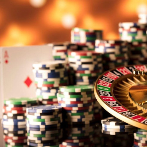 Evoluția cazinourilor online în ultimele două decenii: promoții atrăgătoare și inovații