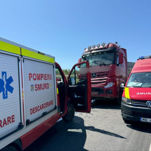Coliziune între două tiruri, în apropiere de Scheia