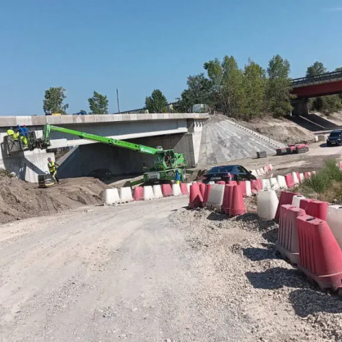 Lucrările la podul de pe strada Depozitelor au avansat, circulația rutieră a fost reluată