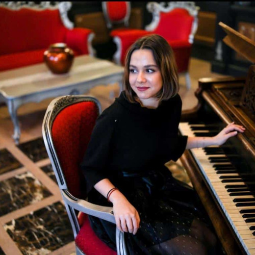 O tânără din Alba Iulia a obținut media 10 la admiterea la Medicina