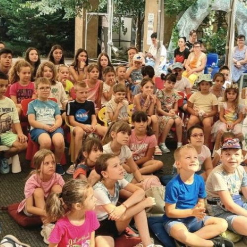 Teatrul "George Ciprian" aduce spectacole pentru copii în gradina ludotecii
