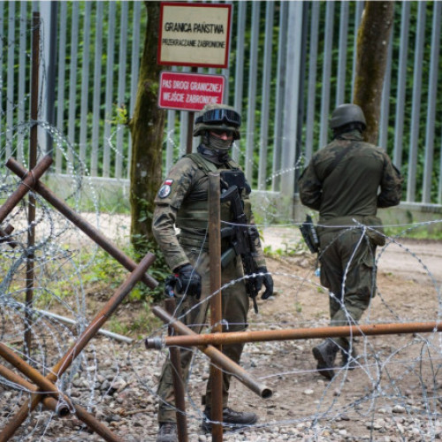 Refugiați blocați la granița Poloniei cu Belarus, forțați să lupte în armata lui Putin