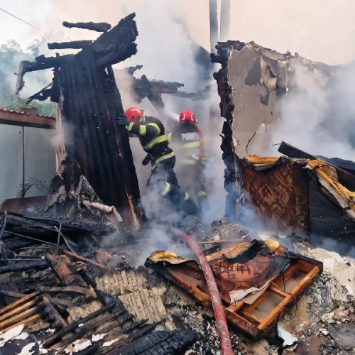 Incendiu devastator în comuna Nistorești, mai multe bunuri distruse