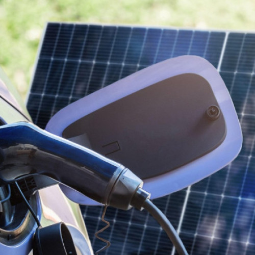 Vânzările de vehicule electrice în declin, dar nu în retragere