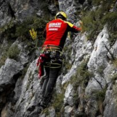 Doi turiști străini blocati pe stânci în Munții Făgăraș