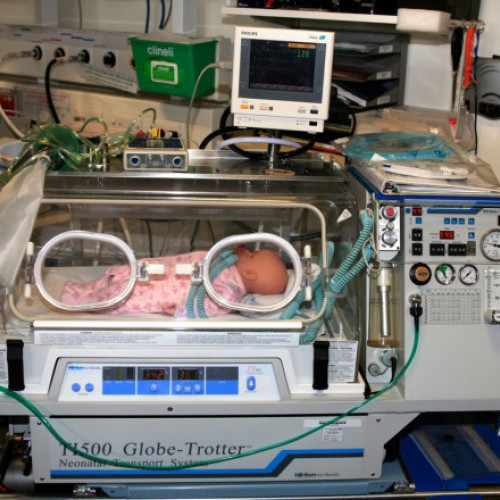 Femeie din Marea Britanie, blocată în Spania după nașterea prematură a fiului său