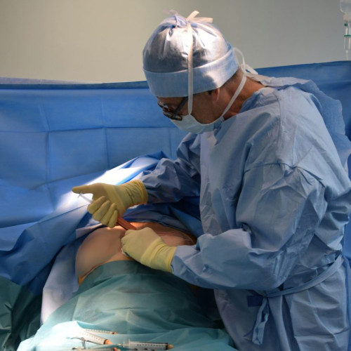 Estetica și simetria: Interviu cu dr. Lucian Popa, specialist în chirurgie plastică