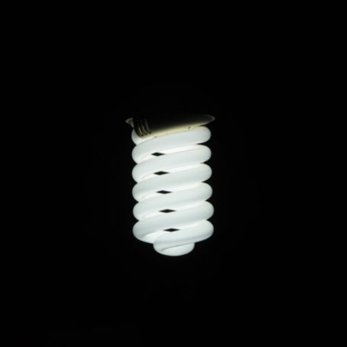 Românii se pregătesc pentru facturi record la electricitate în august
