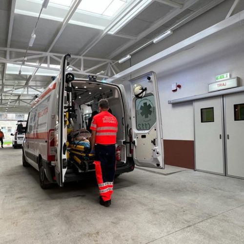 Victimă a unui accident grav, un bărbat se zbate între viață și moarte