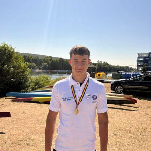 Matei Ursachi, victorii la Campionatul Național de caiac-canoe; Volei pe plajă la Oradea, rezultate dezamăgitoare pentru echipele galățene