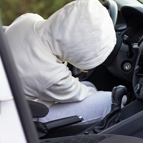 Tânăr din Dorolt reținut pentru furt de autoturism în Satu Mare