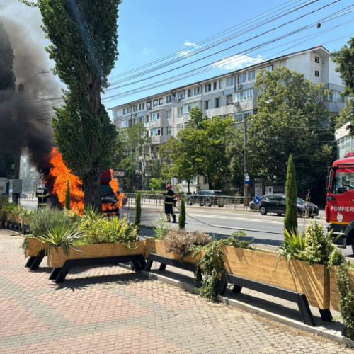 Incendiu devastator pe strada Otelarilor: un camion s-a aprins