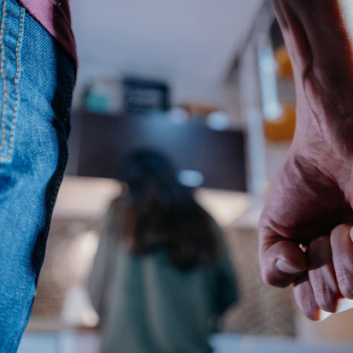 Legea pumnului continuă să afecteze femeile din România