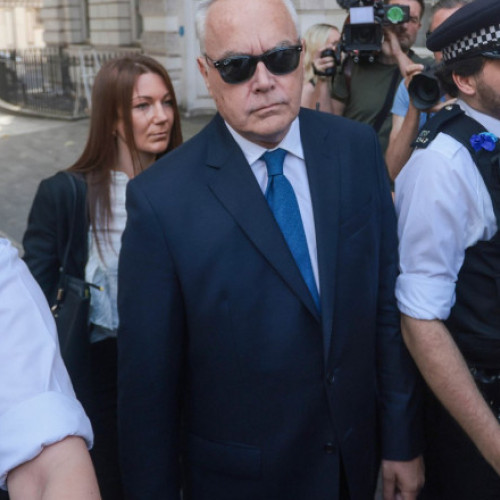 Huw Edwards, fost prezentator BBC, a pledat vinovat pentru detinerea de imagini indecente cu minori