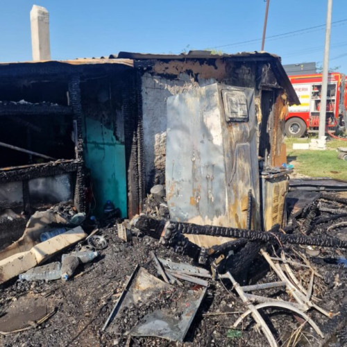 Incendiu devastator în Hulubești: Pompierii intervin pentru salvarea locuinței