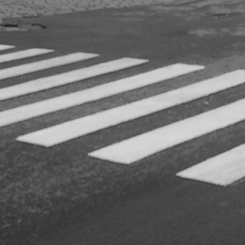 Un bărbat a trasat o trecere de pietoni ilegal, din cauză că era beat