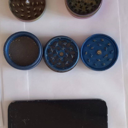 Trei persoane reținute pentru trafic de droguri în Dâmbovița