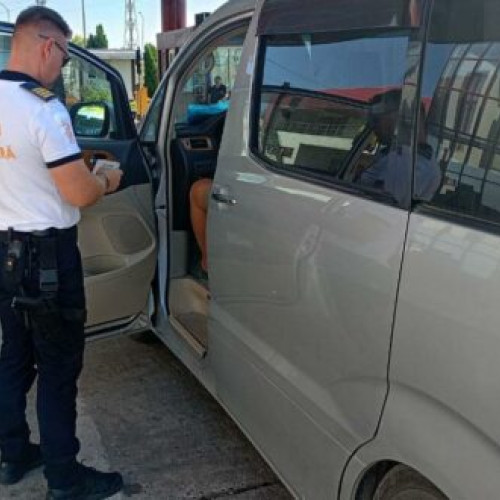 Polițiștii de frontieră cercetează un bărbat cu dreptul de a conduce suspendat