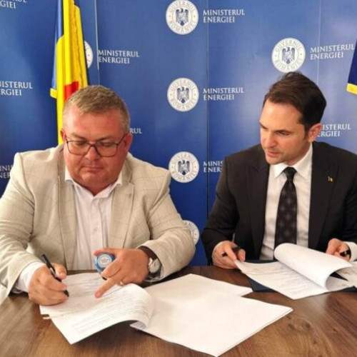 Primarul din Maicanesti semnează un contract pentru un parc fotovoltaic