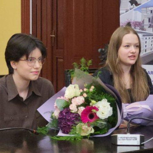 Trei eleve premiate pentru performanțe excelente la învățătură în Botoșani