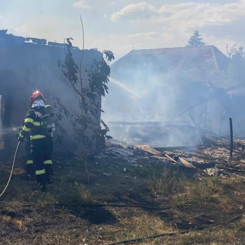 Incendiu în satul Gura Arieșului: o anexa gospodărească în flăcări