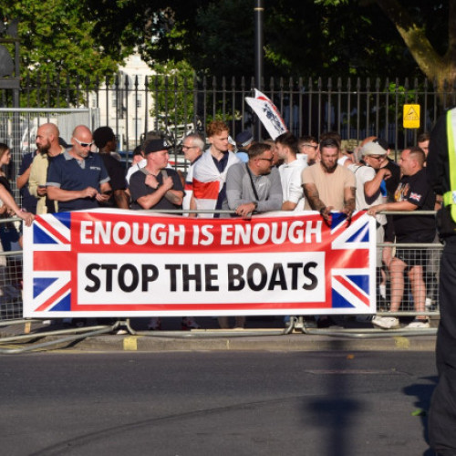 Proteste violente în Anglia după atacul de la Southport