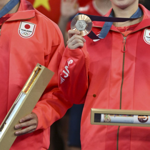 Atletii medaliati la Jocurile Olimpice de la Paris primesc un poster de artist