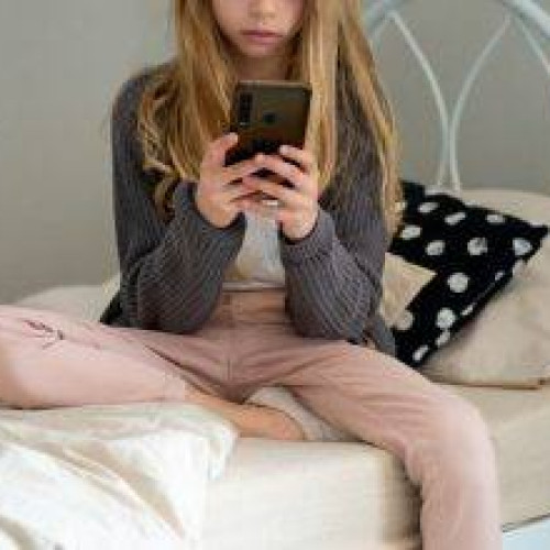 Utilizarea excesivă a telefoanelor mobile în rândul adolescenților crește riscul de anxietate și depresie