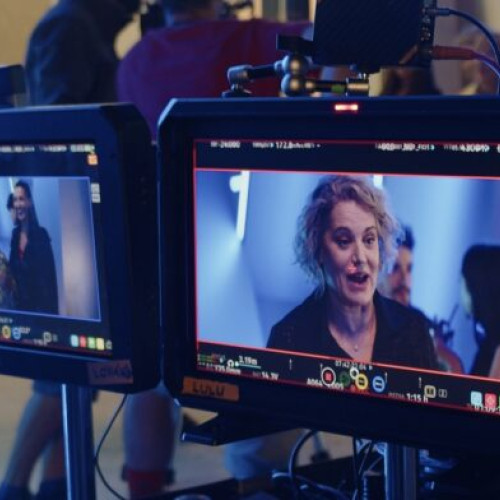 Maia Morgenstern reînvie prietenia feminină în comedia „Ca fetele”