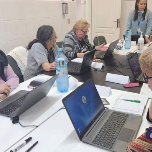 Primăria Capitalei oferă cursuri gratuite de educație digitală pentru vârstnici