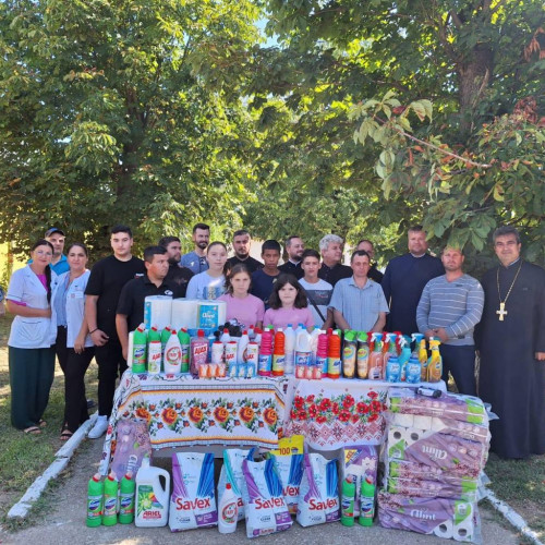 Parohii din Dâmbovița donează produse igienico-sanitare pentru un cămin de bătrâni