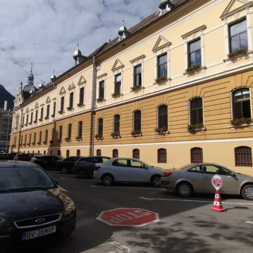 Primăria Brașov implementează un sistem de control al accesului în parcările din jurul clădirii