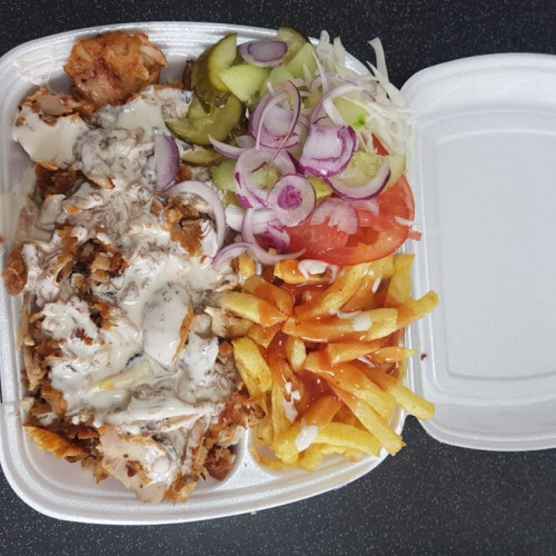 Controale ale poliției locale în Răcădău pentru respectarea autorizațiilor de funcționare