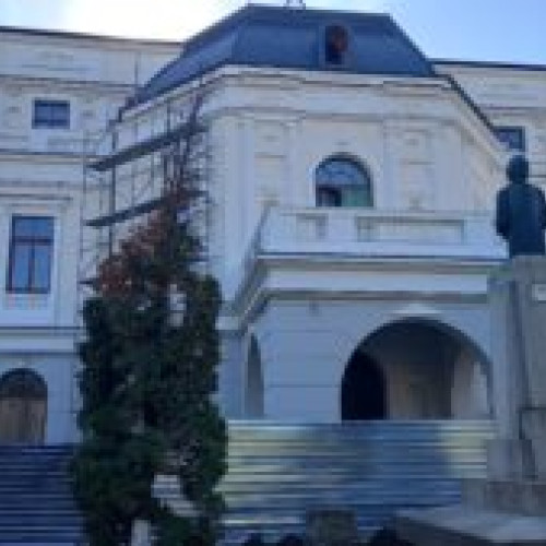 Lucrările de reabilitare a Teatrului "Mihai Eminescu" din Botoșani se apropie de finalizare