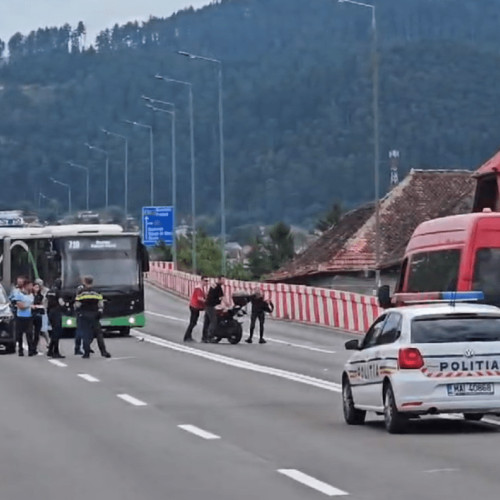 Accident pe podul de la Darste: Trafic blocat