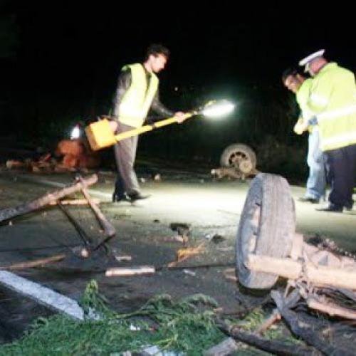 Accident grav în comuna Gorbanesti: două persoane rănite după coliziune cu o mașină