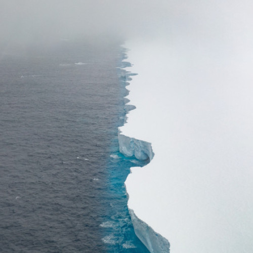 Aisbergul A23a, prizonier al unei coloane de apă în sudul Antarcticii