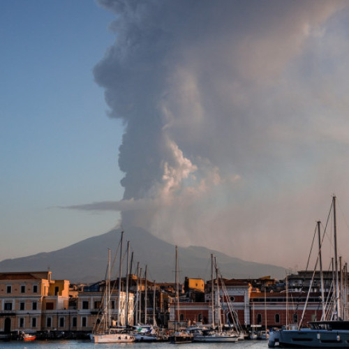Aeroportul din Catania a redus numărul zborurilor din cauza activității vulcanice a Muntelui Etna