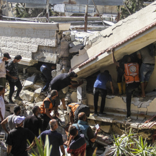 Atacuri aeriene israeliene asupra școlilor din Gaza: zeci de victime confirmate