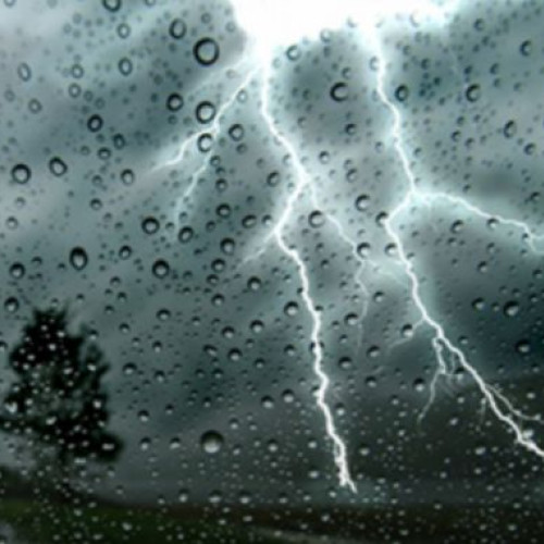 Meteorologii prevăd trei zile de furtuni și temperaturi mai scăzute