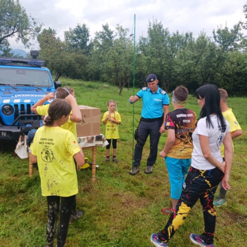 Jandarmii montani maramureșeni interacționează cu peste 150 de copii la evenimentul Lupul Daco Spartan
