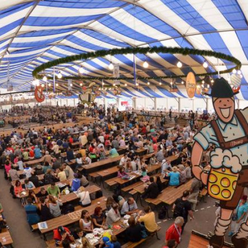 Oktoberfest 2024, cel mai mare festival al berii, se desfășoară la Brașov
